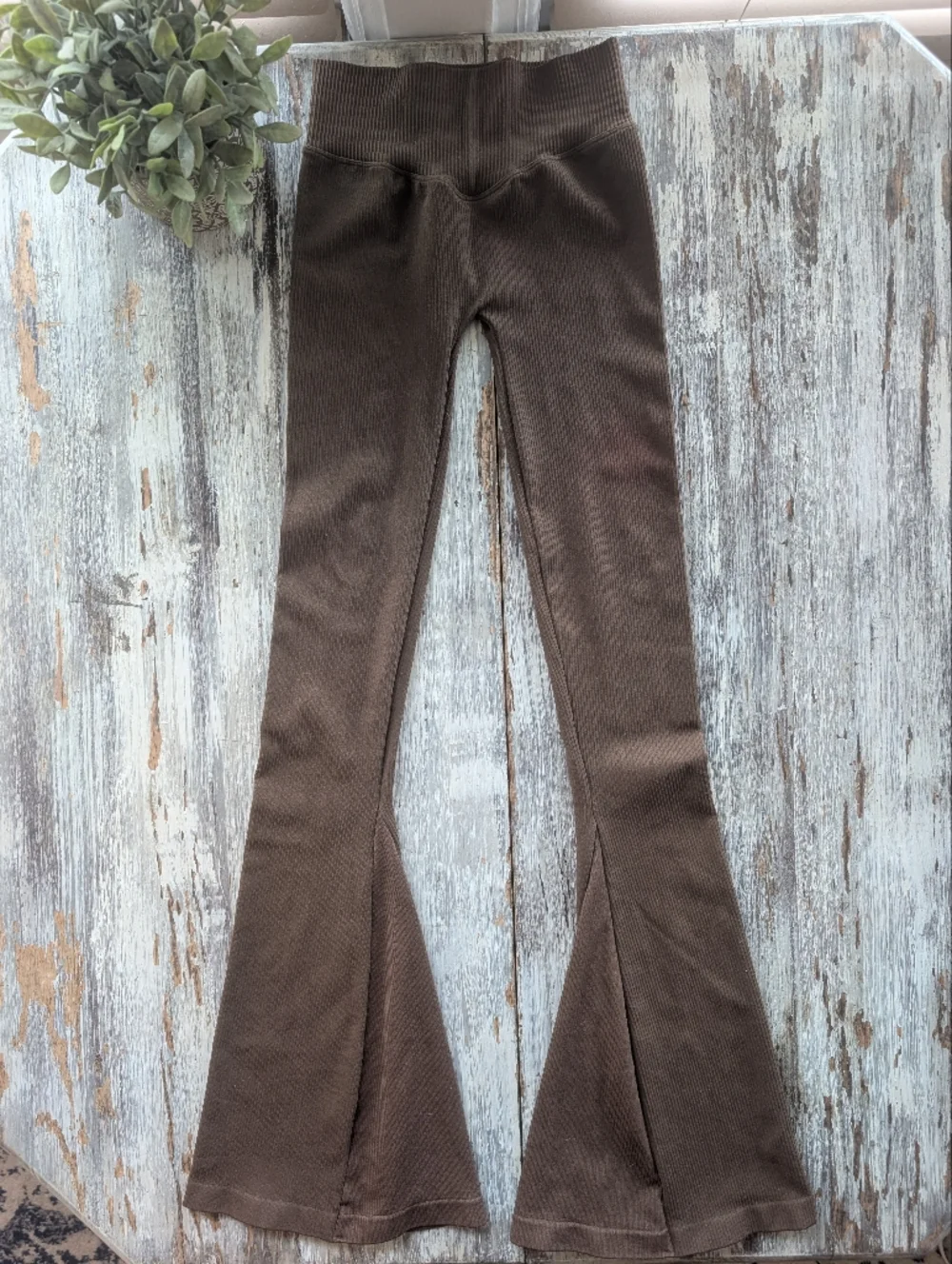 NVGTN Harmony Ribbed Seamless Flare Leggings Brown Women's XS - Picture 3 of 8